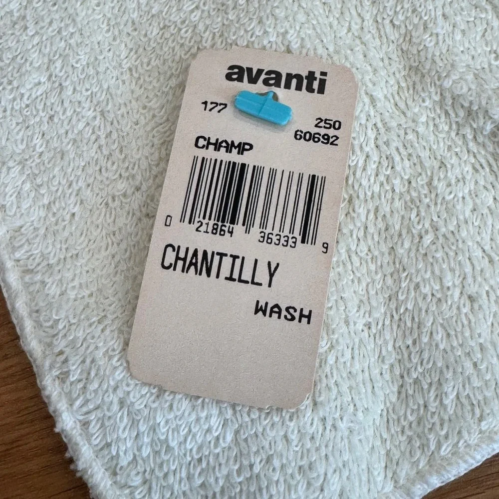 Vintage Avanti Look Cream Lace Ruffle Bath & Hand Towel Set 1978 Cottagecore 2pc